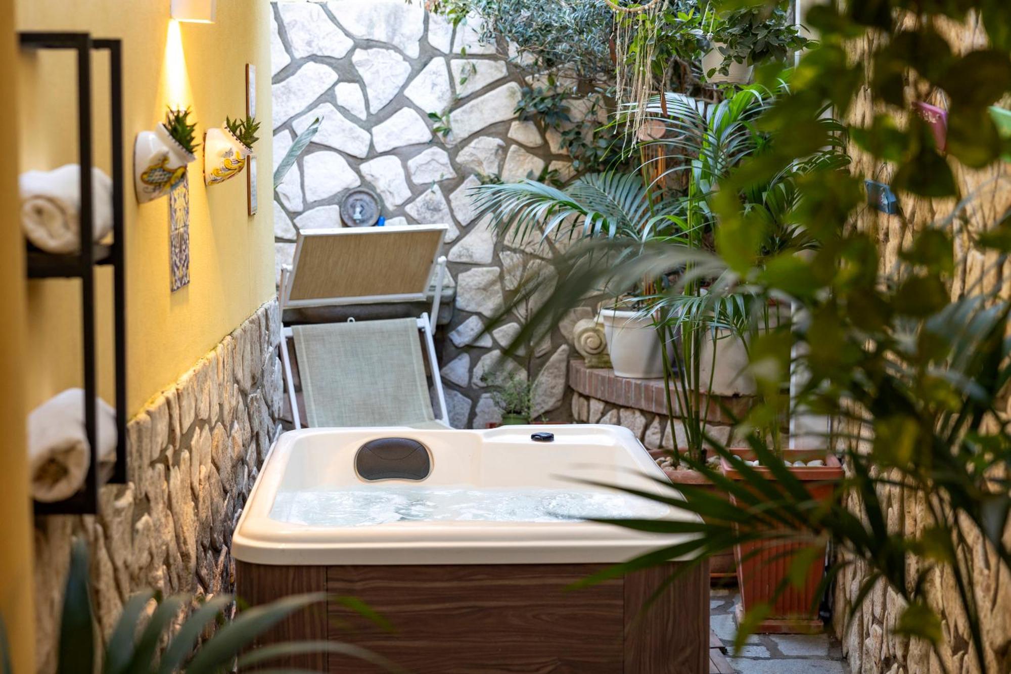 Suite Apartment Capri Con Jacuzzi In Piazzetta Luaran gambar